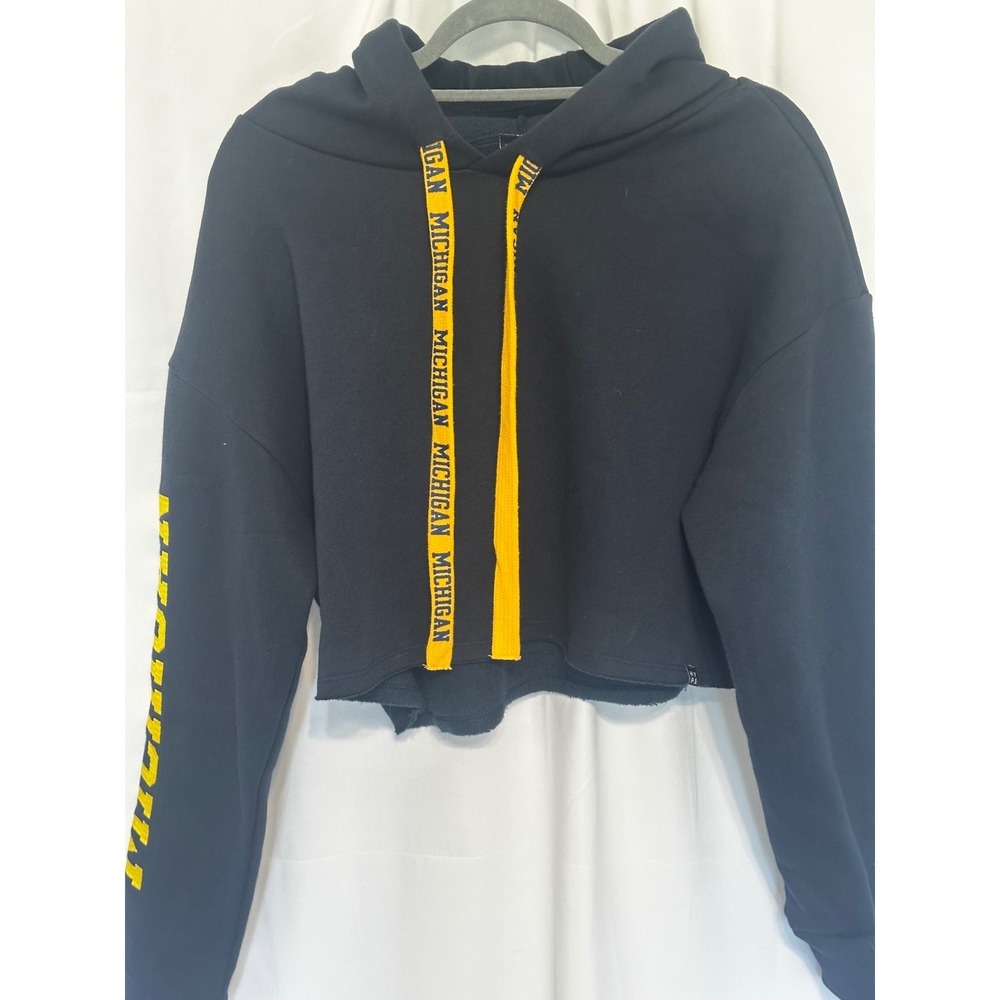 Hype and Vice Michigan Wolverines Navy Blue Cropped Hoodie Women L Yellow Logo